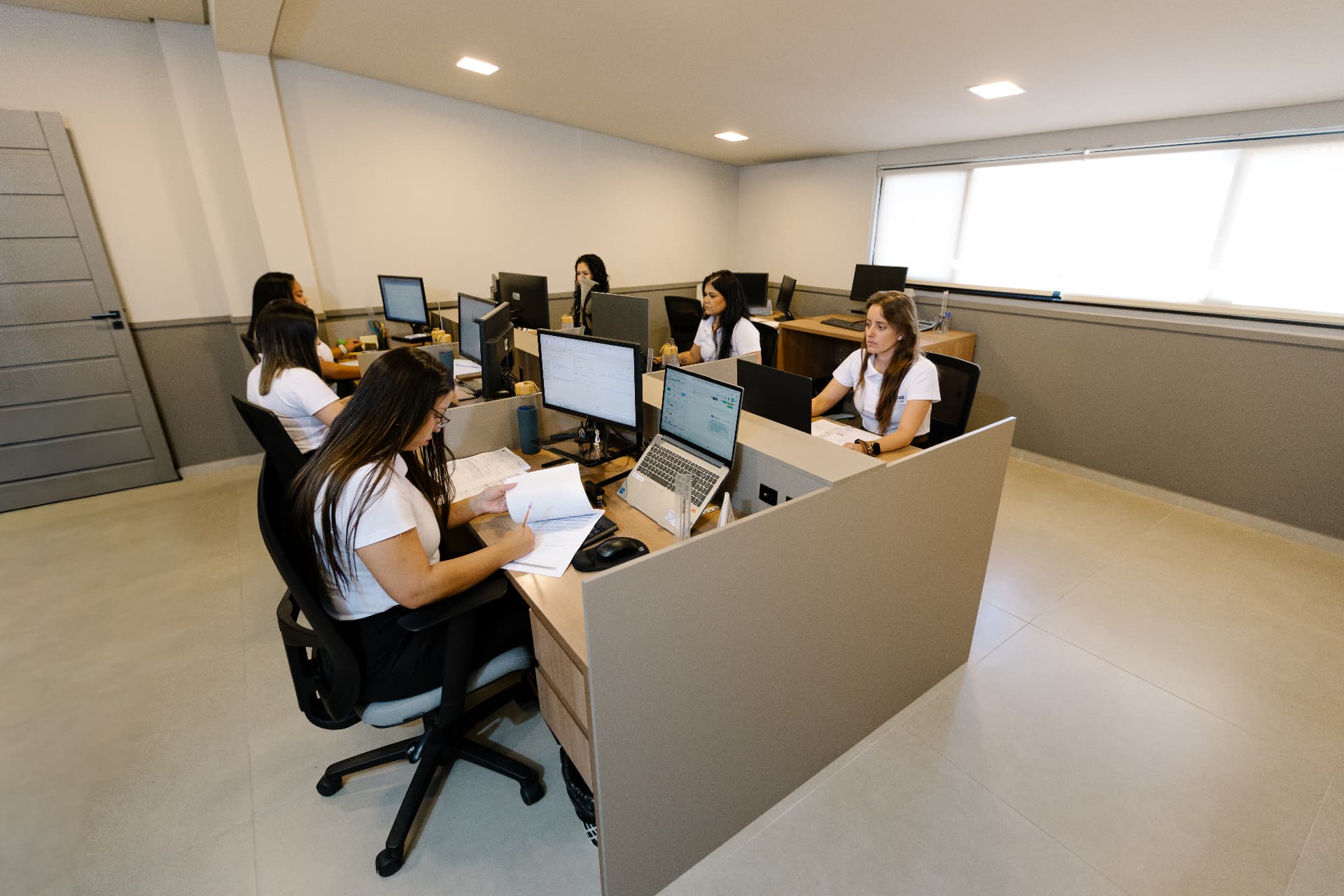 Equipe ContaD no atendimento na sede