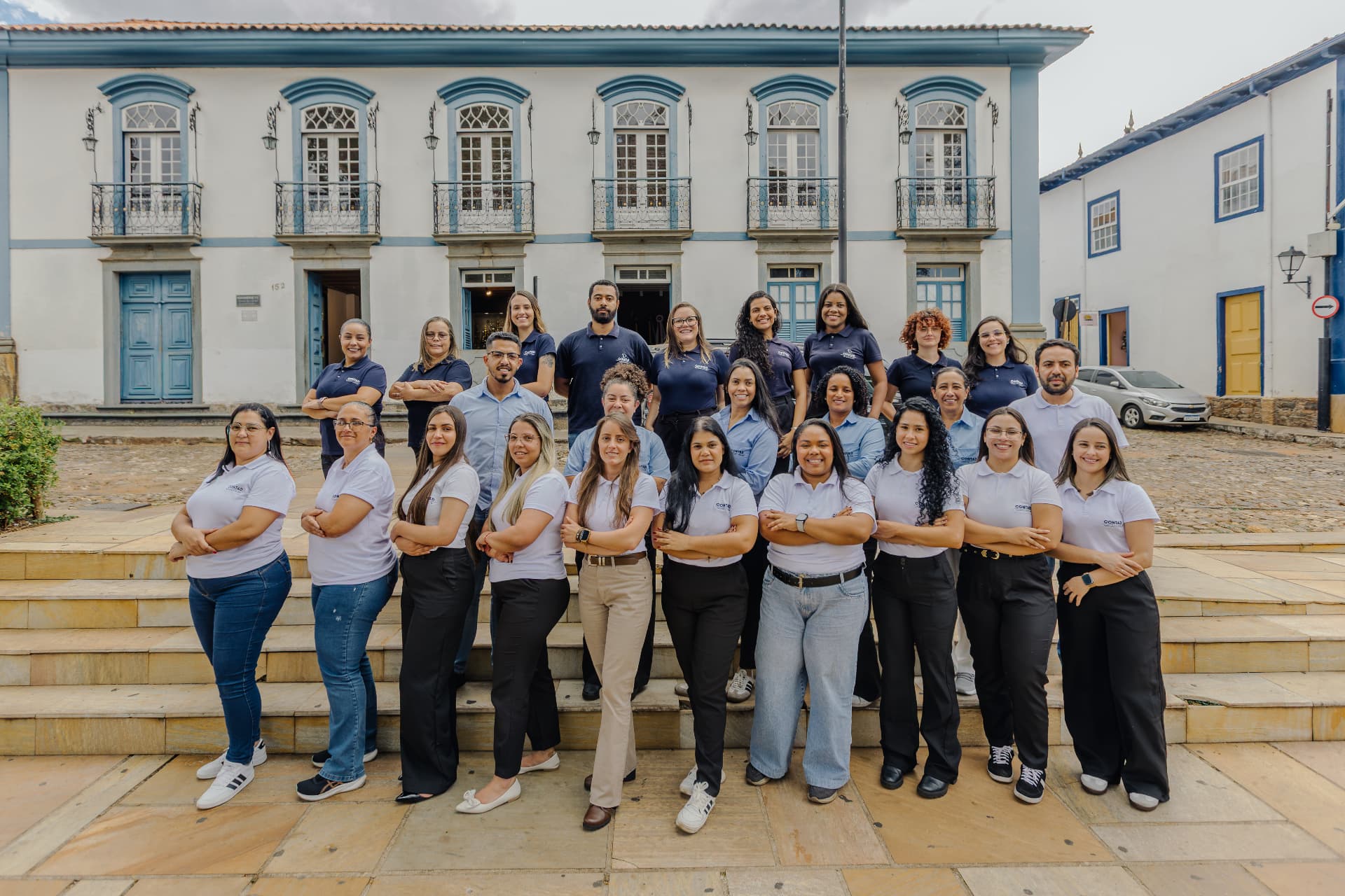 Equipe ContaD reunida em área histórica da cidade